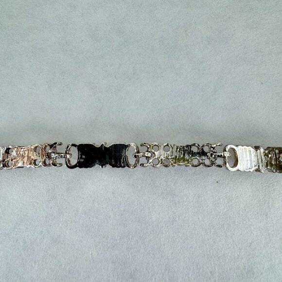Vintage AVON NR Silver-Tone Rhinestone Crystal Bracelet Fold Over Clasp 8 inch - Picture 4 of 13